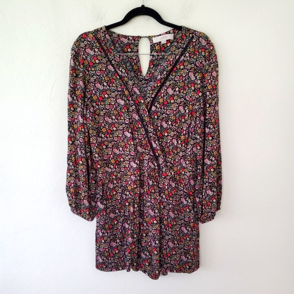 LOFT Faux wrap front Ditsy Romper Sz.M